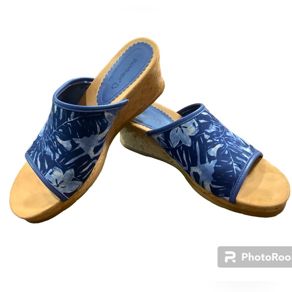 BareTraps Shoes Host Pick Bare Traps Blue Wedge Sandals Sz 85